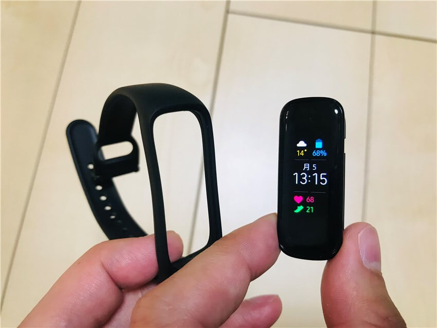 GalaxyFit2の本体とバンドを外した状態