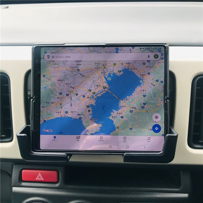 地図アプリを開いたスマホ