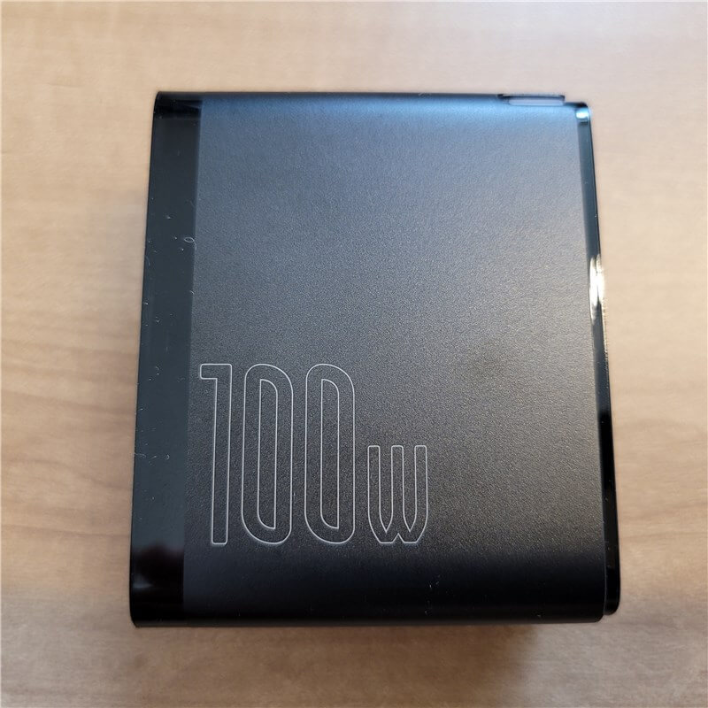 baseus100w quick charger側面