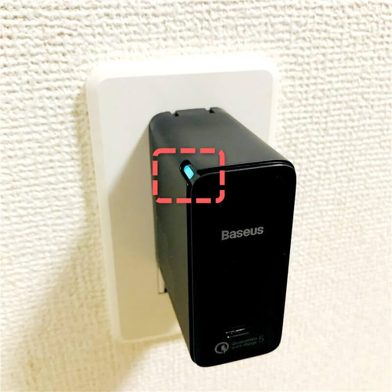 インジケーターが光るbaseus100w quick charger
