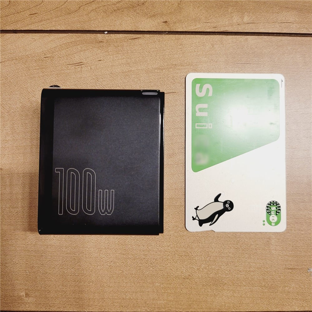 カードと比較したbaseus100w quick charger