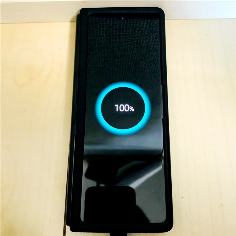 baseus100wで充電中