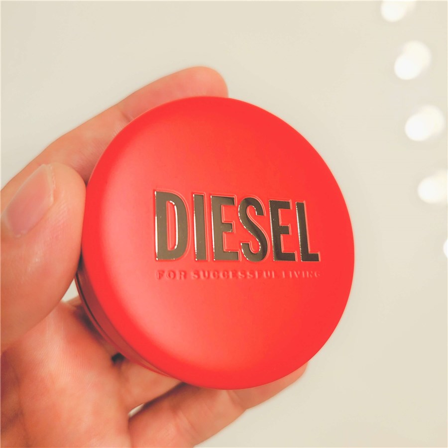DIESEL TRUE WIRELESS EARBUDSケースロゴ