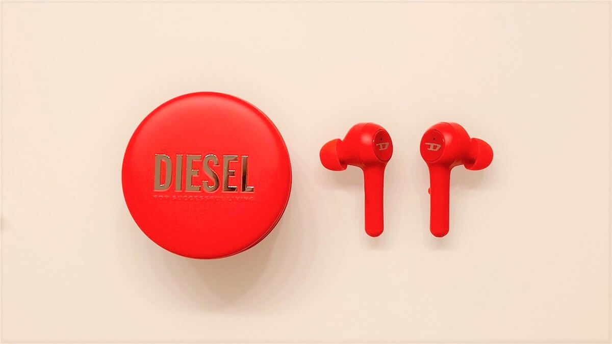 DIESEL TRUE WIRELESS EARBUDS本体とケース