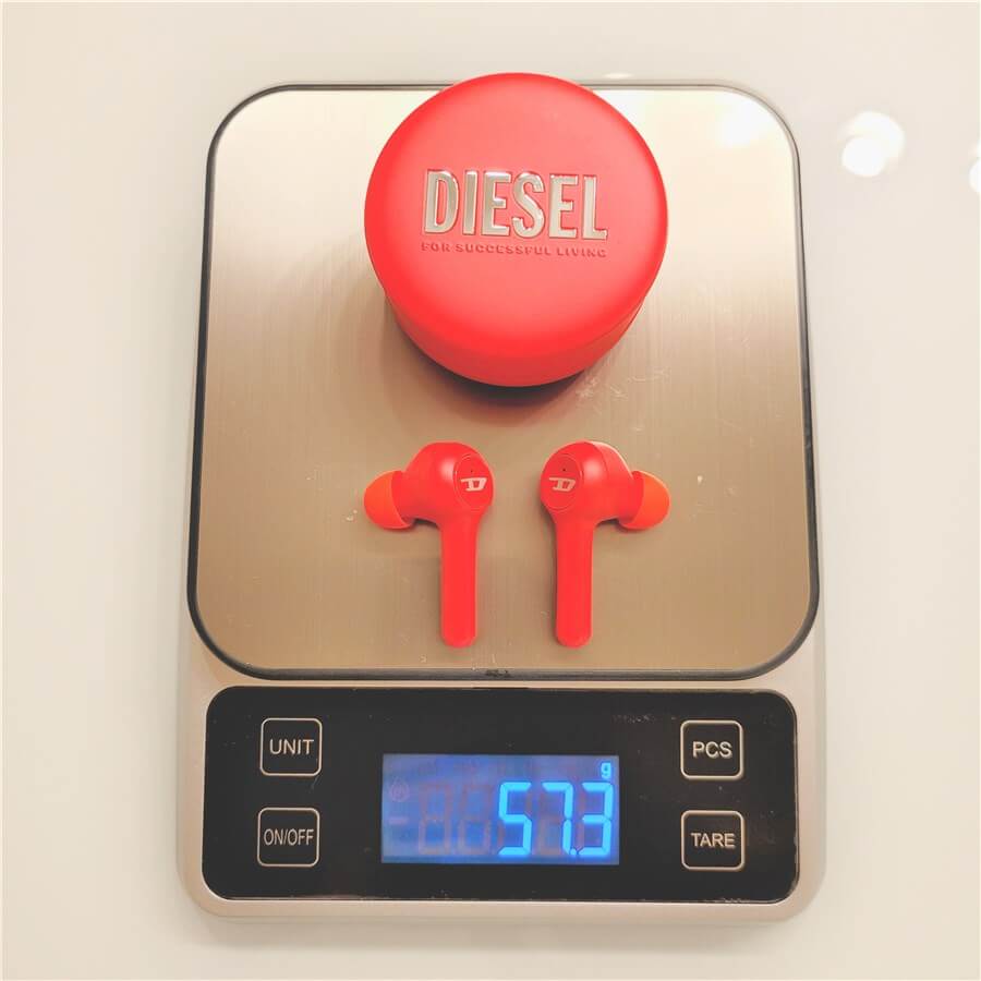 DIESEL TRUE WIRELESS EARBUDS本体とイヤホンの軽量