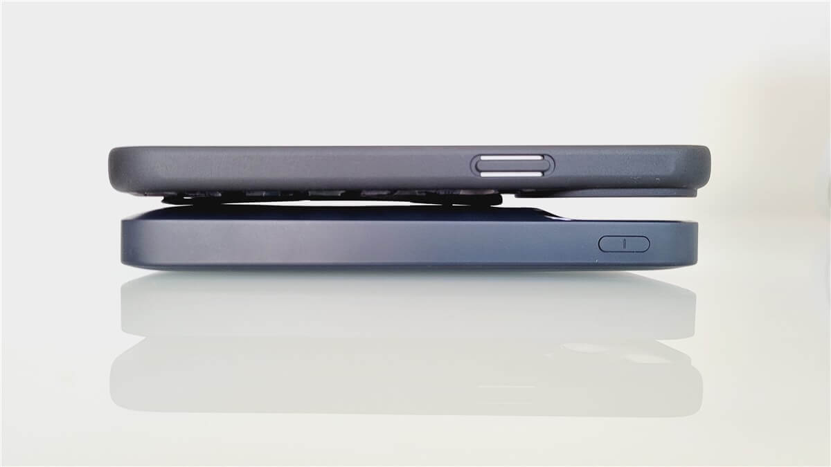 ワイヤレス充電するiPhone13